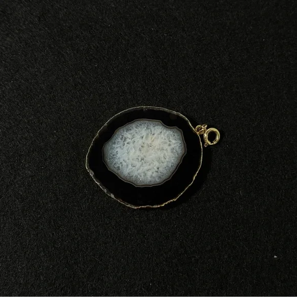 Elegant Black and Gold Pendant - Picture 2 of 3